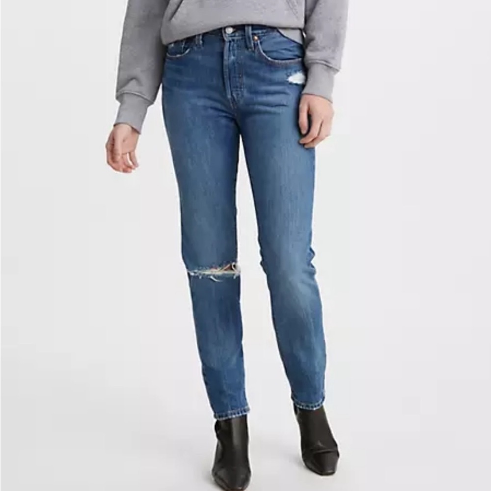 Levi’s 501 Skinny distressed knee medium wash